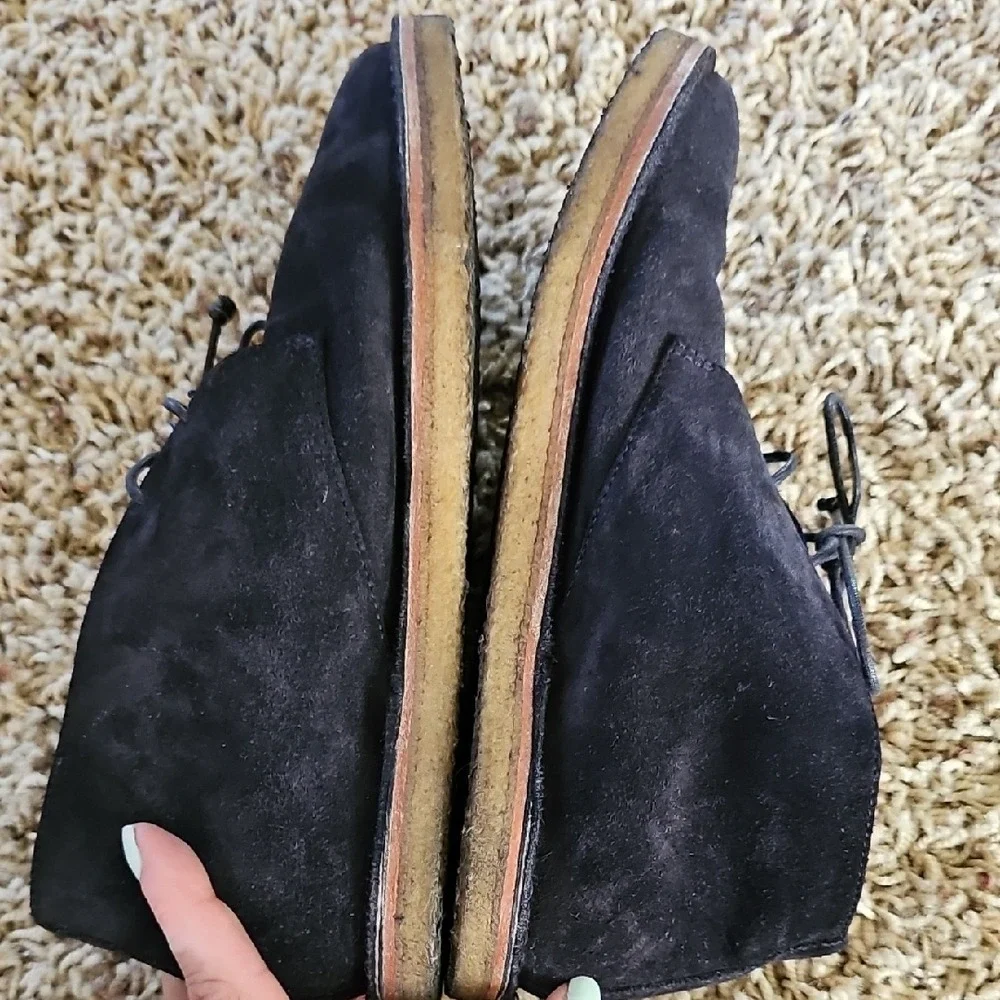 Vince Size 6 Black Suede Chukka Boots with Crepe Sole Made In Italy